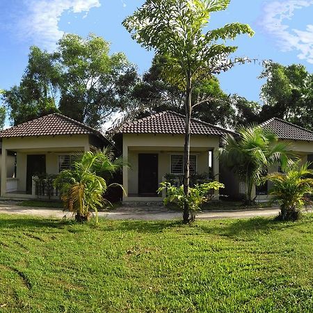 The Moonflower Bungalow Hotel Sihanoukville Bagian luar foto