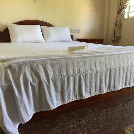 The Moonflower Bungalow Hotel Sihanoukville Bagian luar foto
