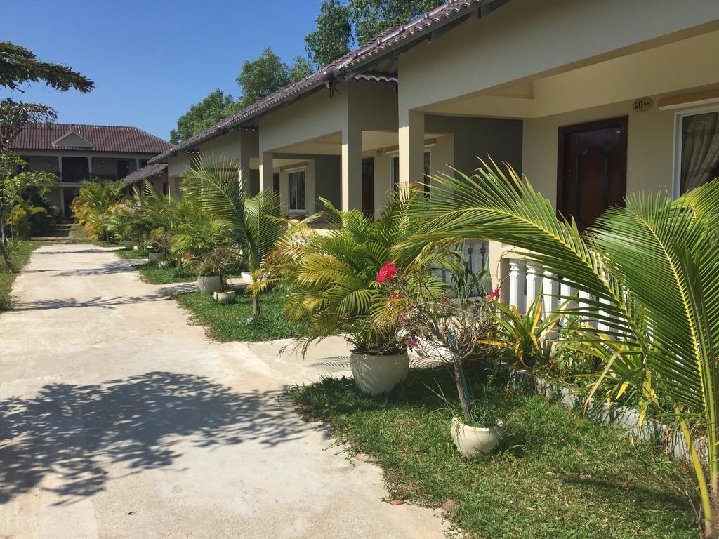The Moonflower Bungalow Hotel Sihanoukville Bagian luar foto