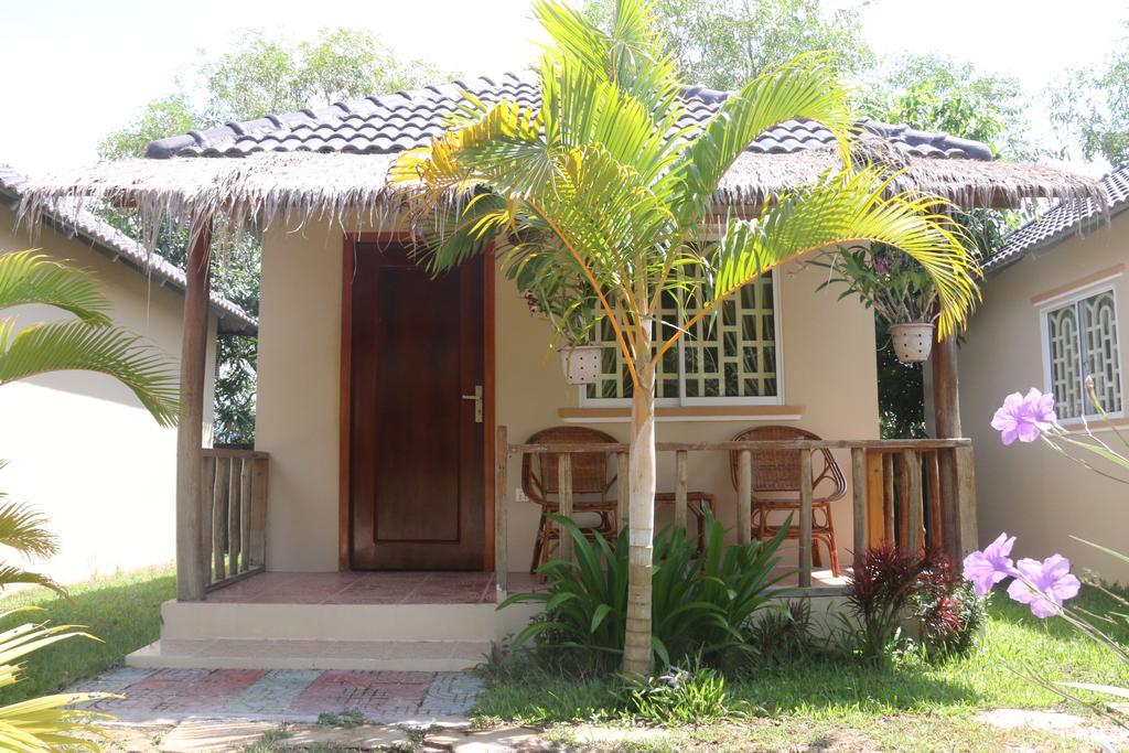 The Moonflower Bungalow Hotel Sihanoukville Bagian luar foto
