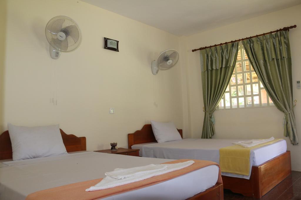 The Moonflower Bungalow Hotel Sihanoukville Bagian luar foto
