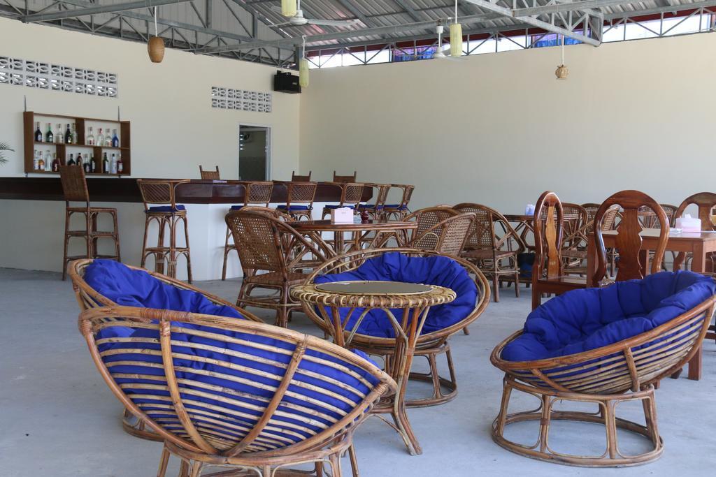 The Moonflower Bungalow Hotel Sihanoukville Bagian luar foto