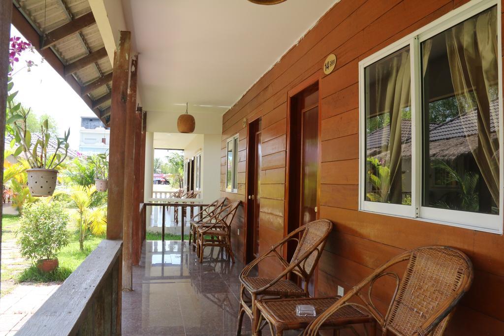 The Moonflower Bungalow Hotel Sihanoukville Bagian luar foto
