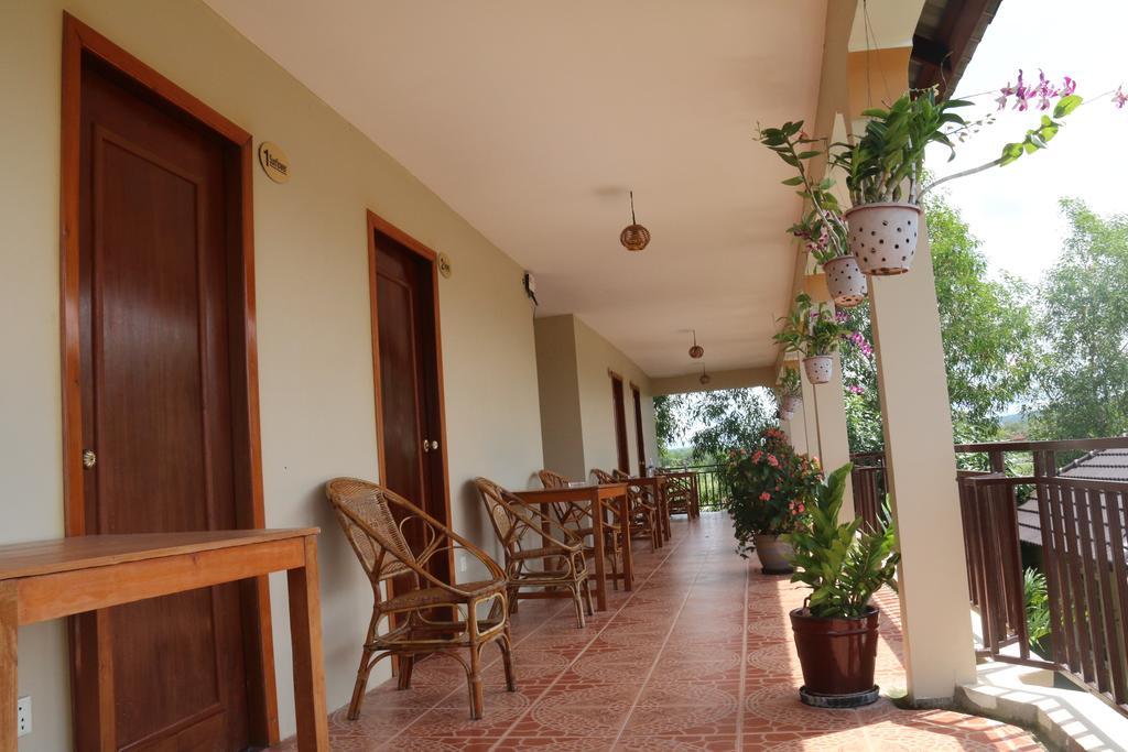 The Moonflower Bungalow Hotel Sihanoukville Bagian luar foto