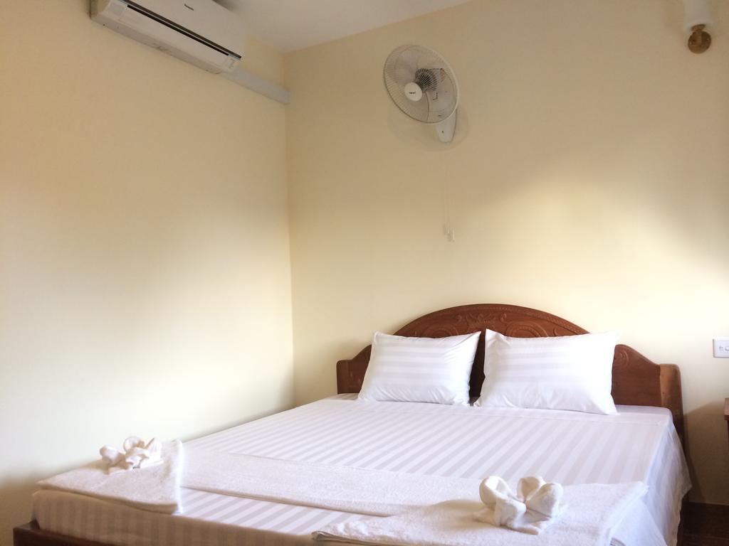 The Moonflower Bungalow Hotel Sihanoukville Bagian luar foto