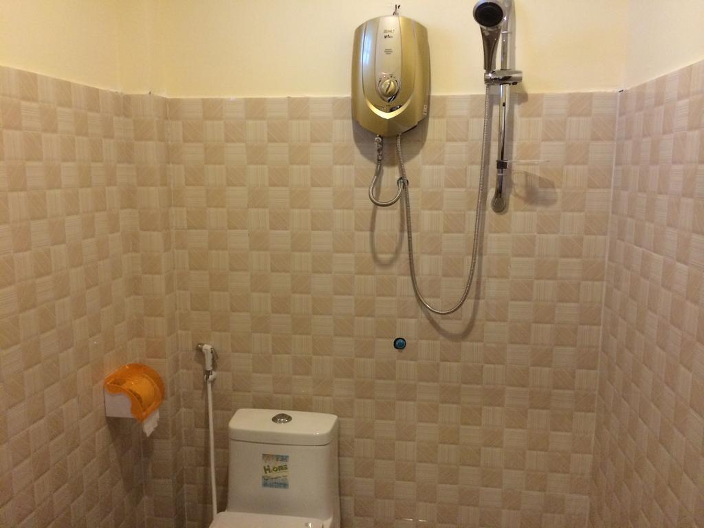 The Moonflower Bungalow Hotel Sihanoukville Bagian luar foto