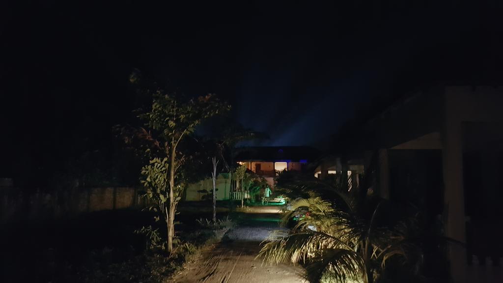 The Moonflower Bungalow Hotel Sihanoukville Bagian luar foto