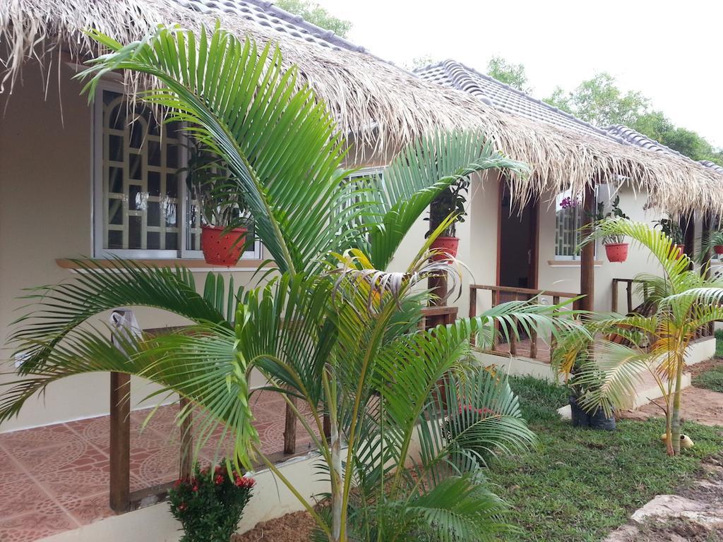 The Moonflower Bungalow Hotel Sihanoukville Bagian luar foto
