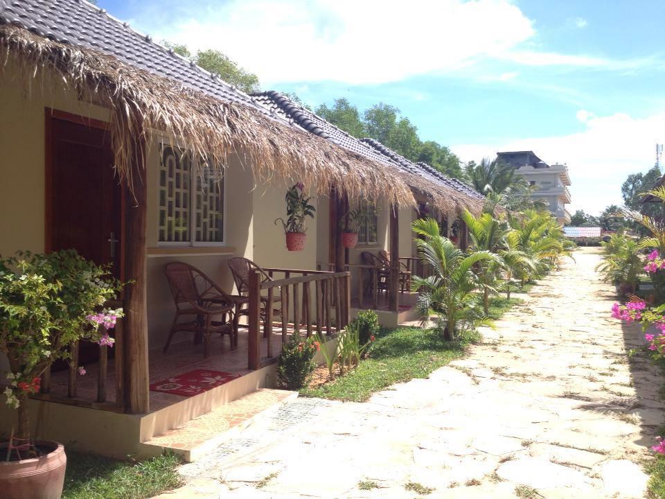 The Moonflower Bungalow Hotel Sihanoukville Bagian luar foto