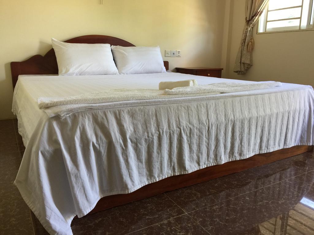 The Moonflower Bungalow Hotel Sihanoukville Bagian luar foto