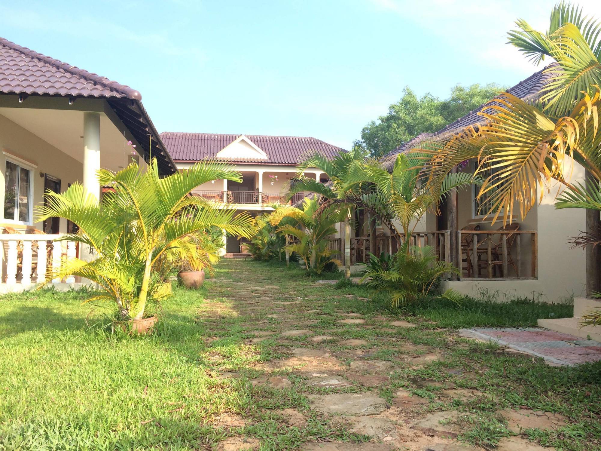 The Moonflower Bungalow Hotel Sihanoukville Bagian luar foto